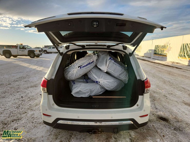 2015-nissan-pathfinder-image-16