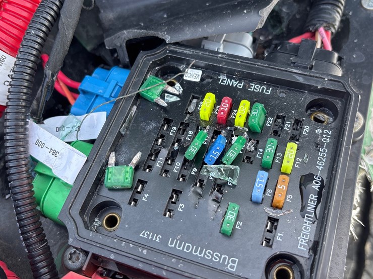 2024-freightliner-m2-106-image-17