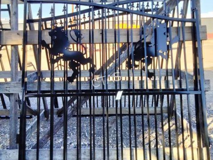 #82-•-bi-parting-iron-gate-w/-lion-motif---4.2m-image-1