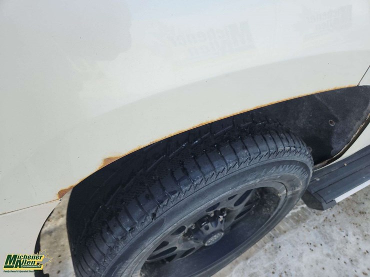 2015-cadillac-escalade-image-43