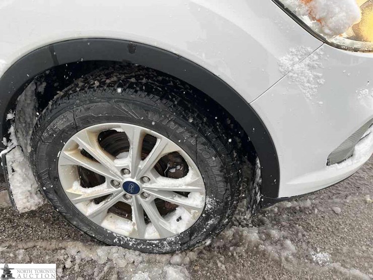 2017-ford-escape-se-image-11