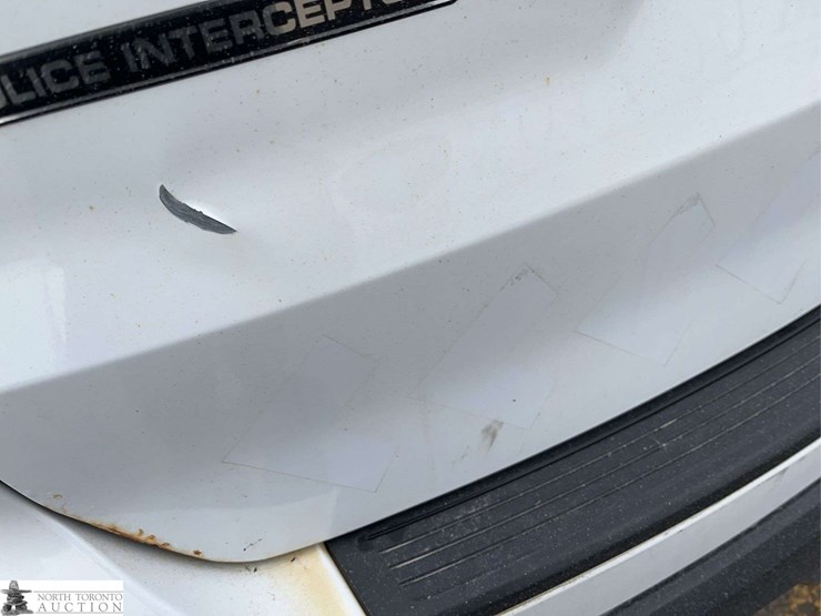 2018-ford-explorer-image-40