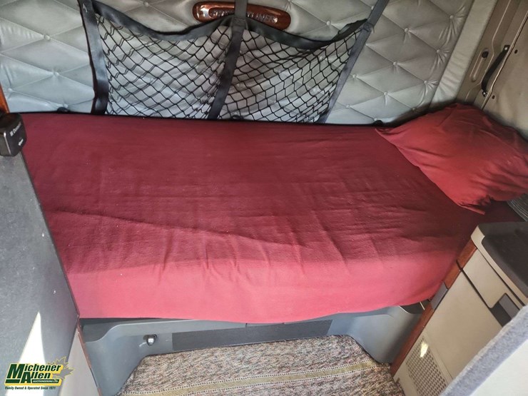 2009-freightliner-cascadia-t/a-sleeper-tractor-image-23