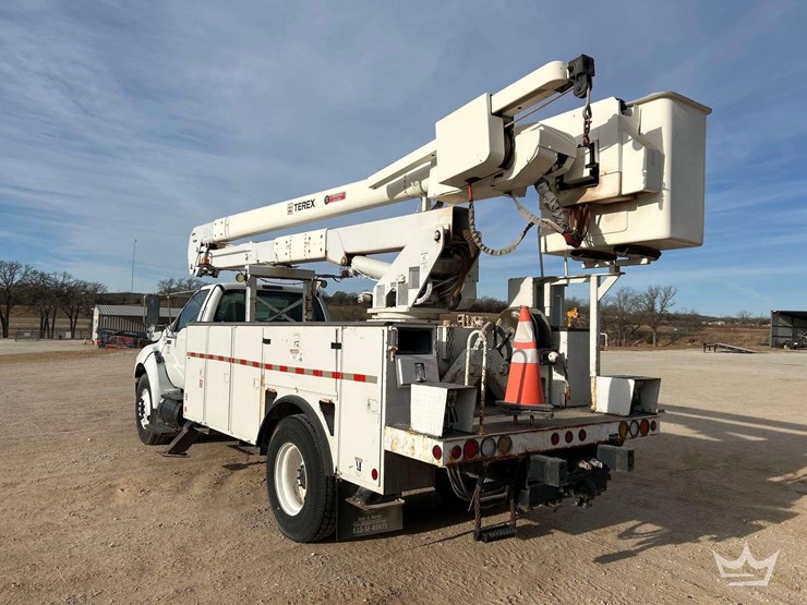 2011-ford-f750-image-2