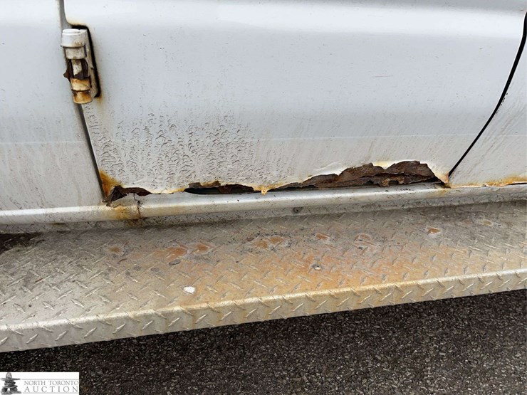 2014-ford-cargo-image-46