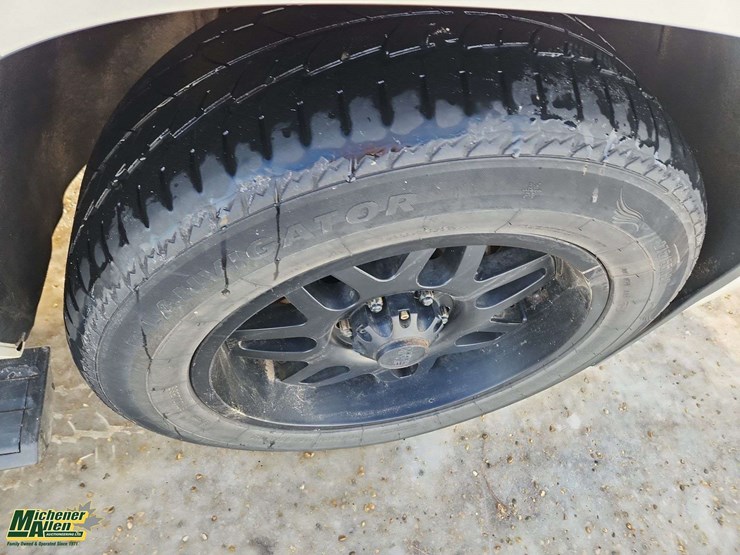 2015-cadillac-escalade-image-10