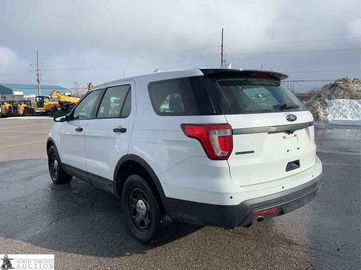 2017-ford-explorer-image-6