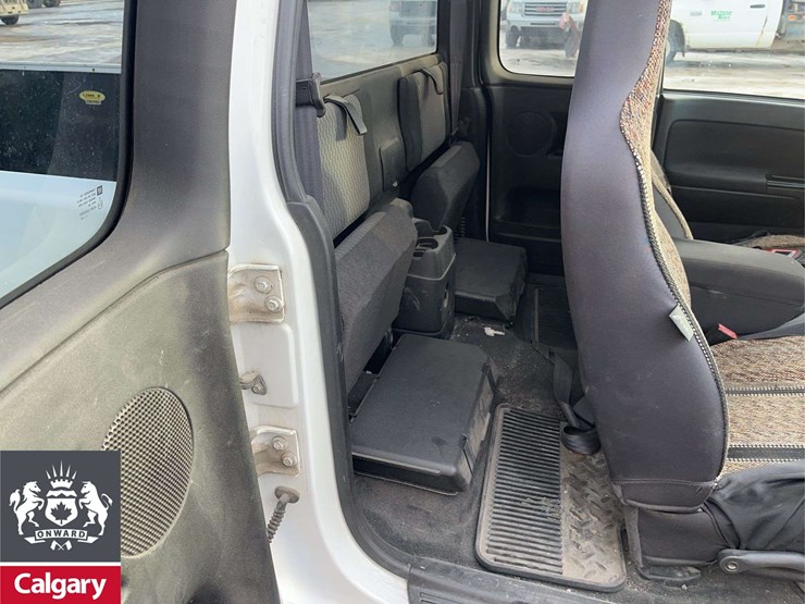 2011-gmc-canyon-sle-image-17