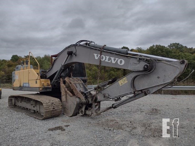 2015-volvo-ec220e-lr-image-56
