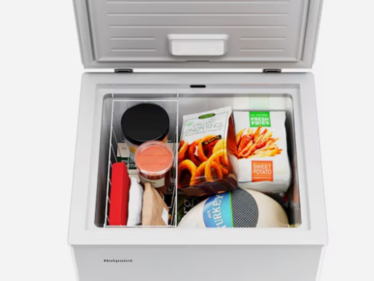 hotpoint-4.9-cu.-ft.-chest-freezer-convertible-to-refrigerator-in-white,-unused-image-1