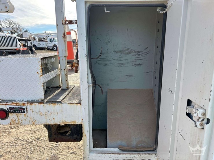 2011-ford-f750-image-27