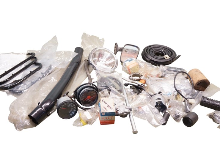 kawasaki-miscellaneous-parts-lot-image-1