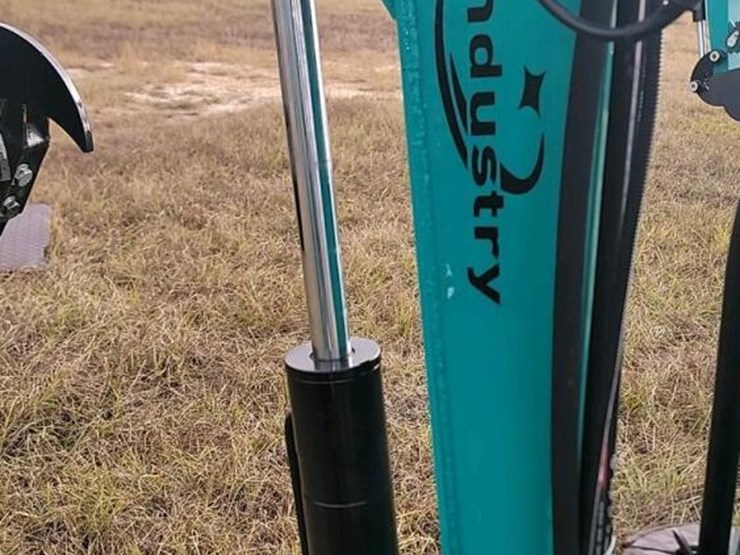 unused-2025-cfg-h15r-mini-excavator,-s/n-20250906w0010:-420cc-gas-eng.,-15"-bkt.,-4x6-tracks,-38.5"-base-image-14