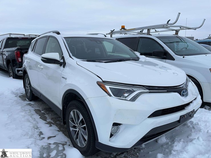 2017-toyota-rav4-image-3