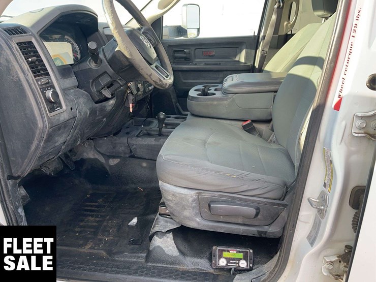 2017-ram-5500-crew-cab-4x4-s/a-service-truck-image-14