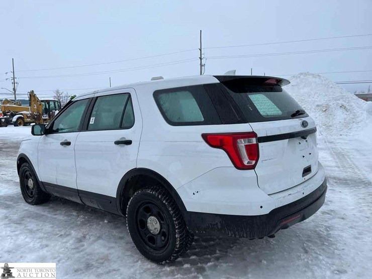 2017-ford-explorer-image-9