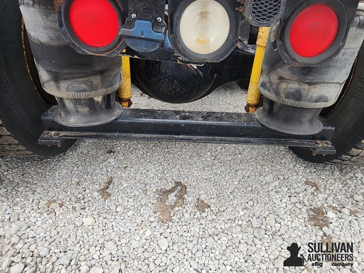 1995-white-wg64t-t/a-day-cab-truck-tractor-image-16