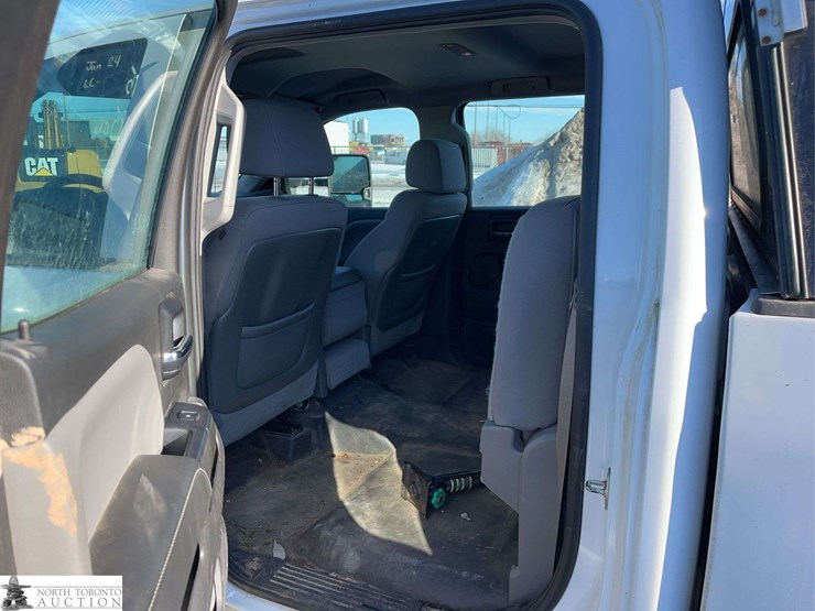 2015-chevrolet-silverado-2500hd-image-27