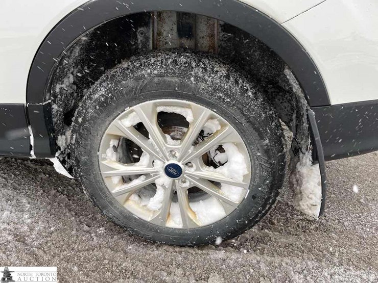 2017-ford-escape-se-image-14