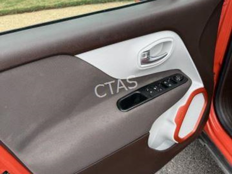 2016-jeep-renegade-image-12