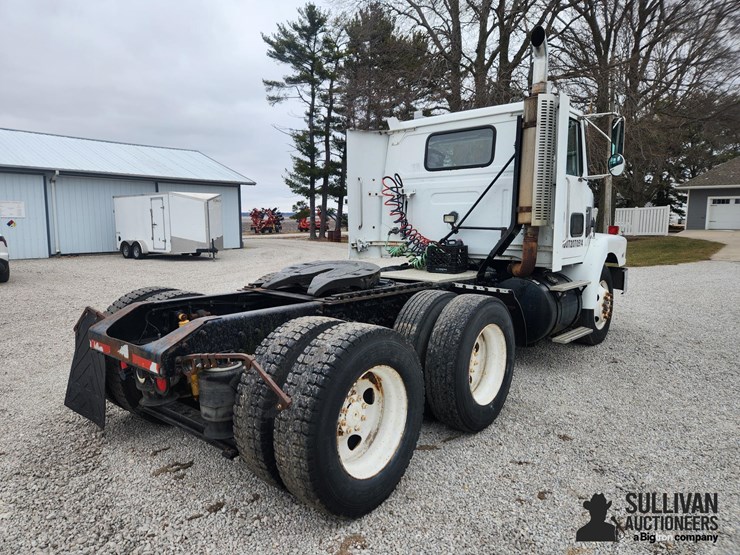 1995-white-wg64t-t/a-day-cab-truck-tractor-image-5