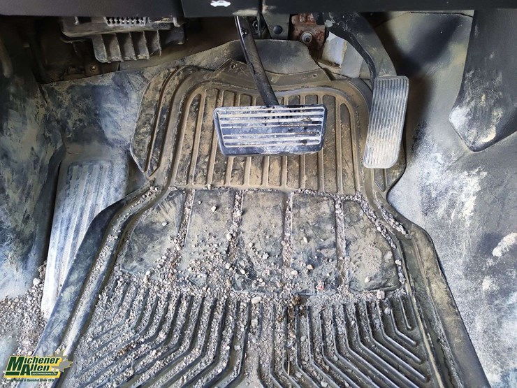 2015-chevrolet-silverado-2500hd-image-16