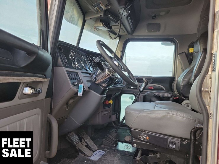 2016-peterbilt-389-image-14