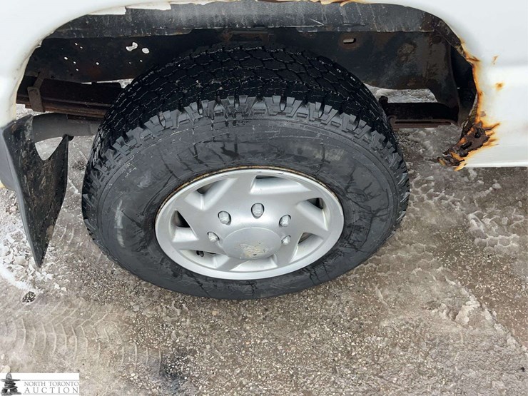 2011-ford-cargo-image-22