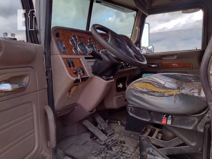 2008-peterbilt-365-image-13