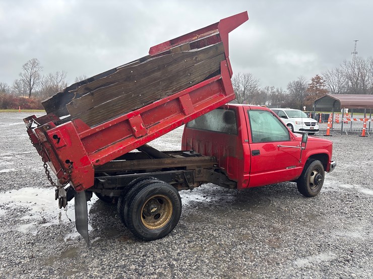 #1104-•-1992-chevrolet-c3500-w/-8ft-dump-image-3