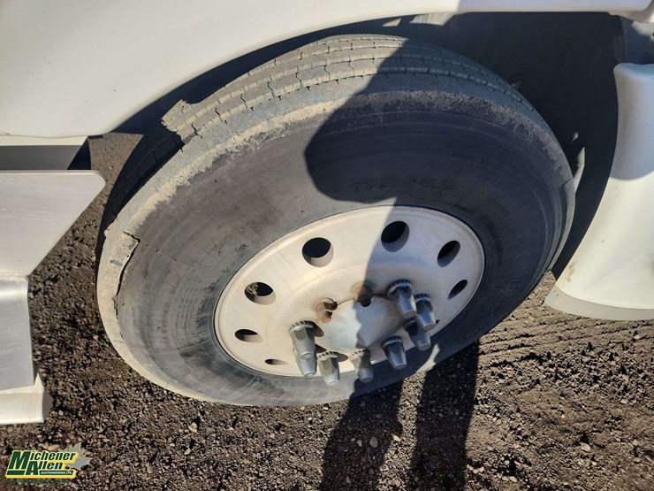 2009-freightliner-cascadia-t/a-sleeper-tractor-image-10