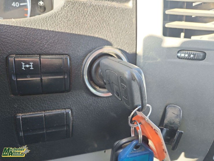 2015-mercedes-benz-sprinter-3500-image-8