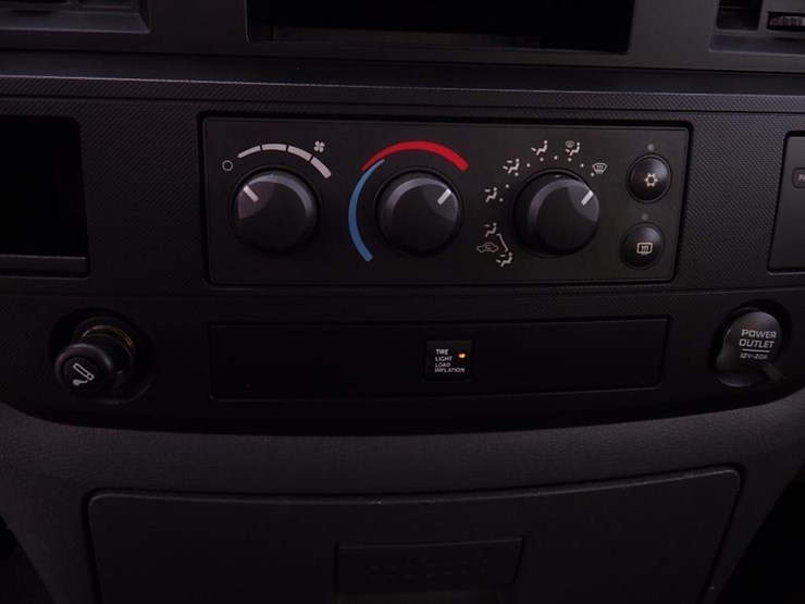 2009-dodge-2500-image-29