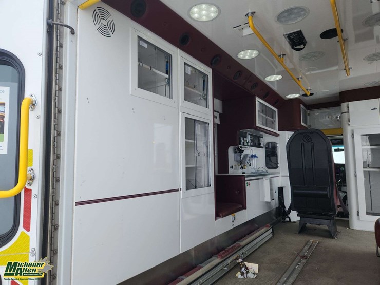 2016-chevrolet-express-s/a-ambulance-image-47