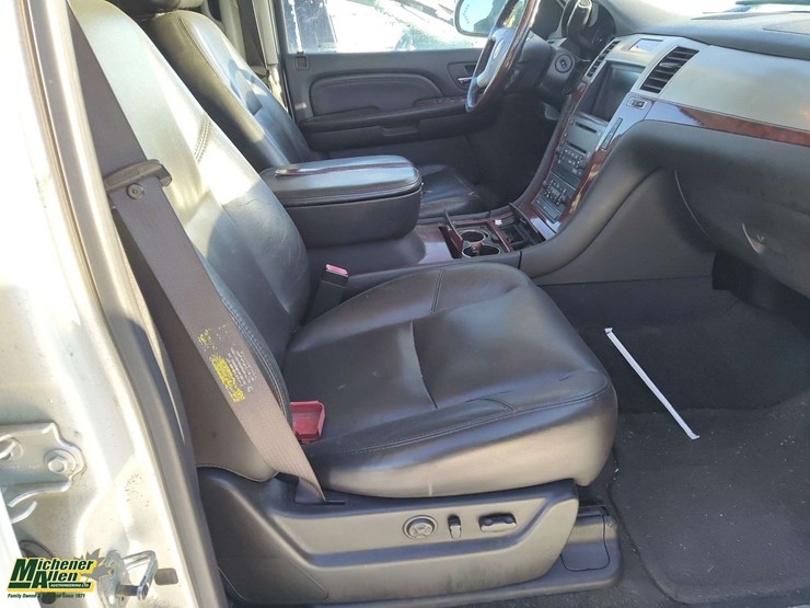 2007-cadillac-escalade-image-13