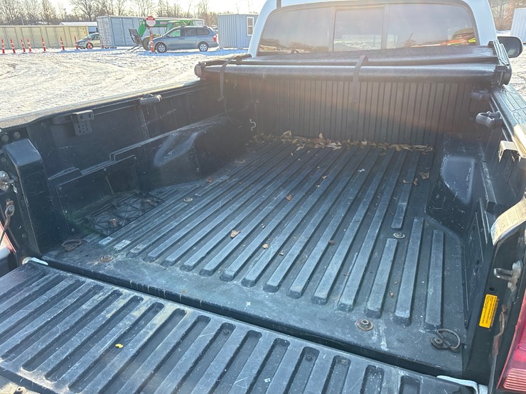 2014-toyota-tacoma-image-9