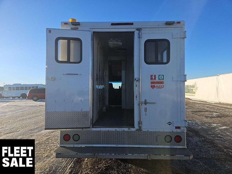 2012-ford-e-series-s/a-service-cube-van-image-15