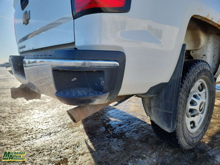 2015-chevrolet-silverado-2500hd-image-34