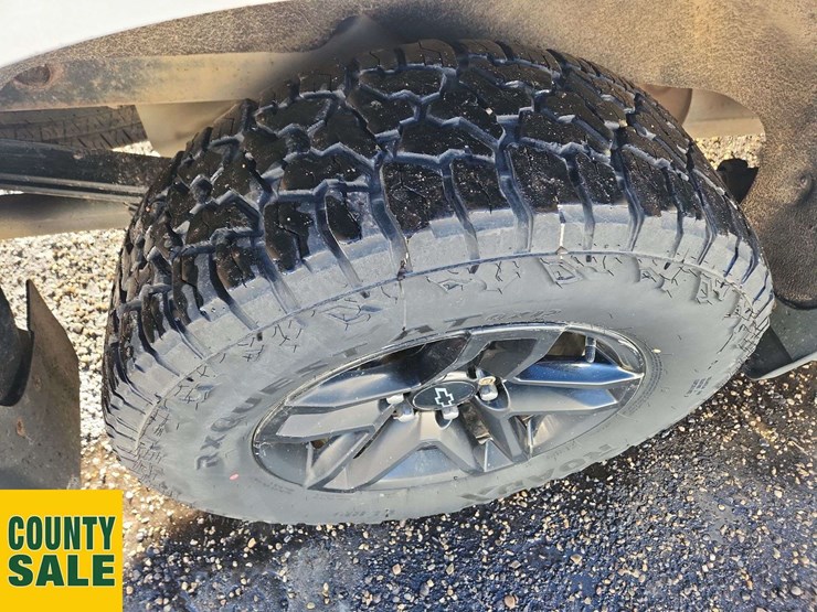 2022-chevrolet-silverado-1500-image-33