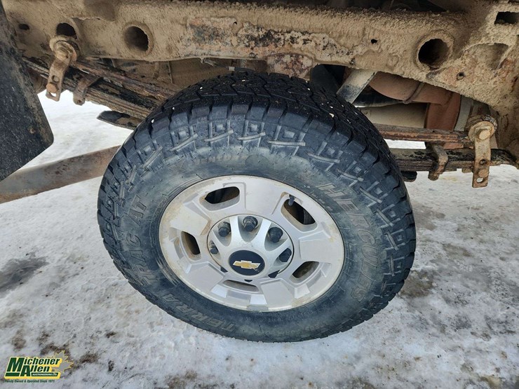 2012-chevrolet-silverado-2500hd-image-12