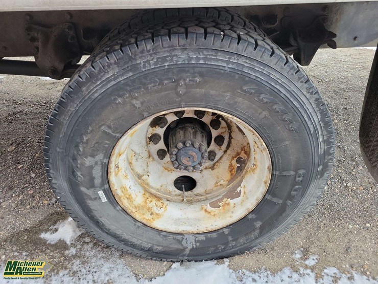 2006-freightliner-m2-106-image-8