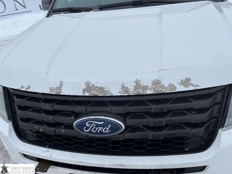 2017-ford-explorer-image-45