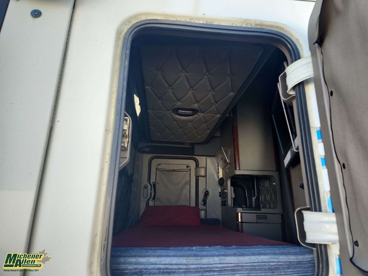 2009-freightliner-cascadia-t/a-sleeper-tractor-image-42