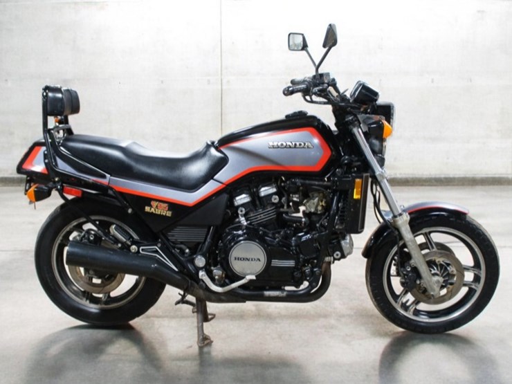 1985-honda-v65-sabre-vf1100s-motorcycle-image-1