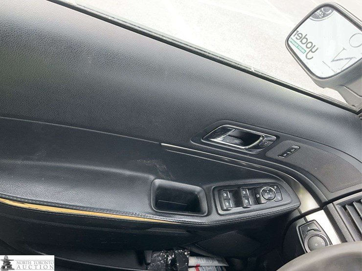 2019-ford-explorer-image-24