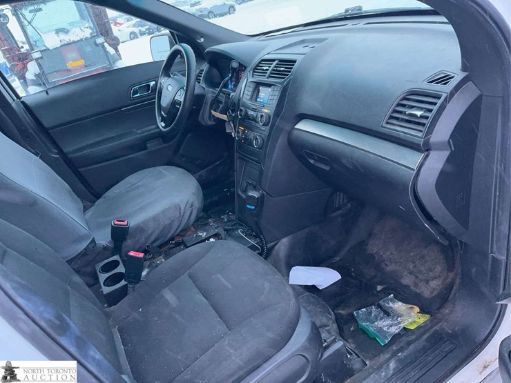 2016-ford-explorer-police-interceptor-image-30