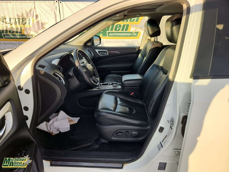 2015-nissan-pathfinder-image-14