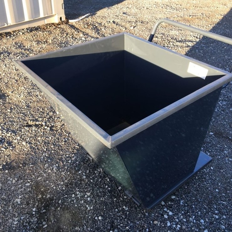 Unused 2025 IRanch 23in x 26in x 25in Dump Hopper