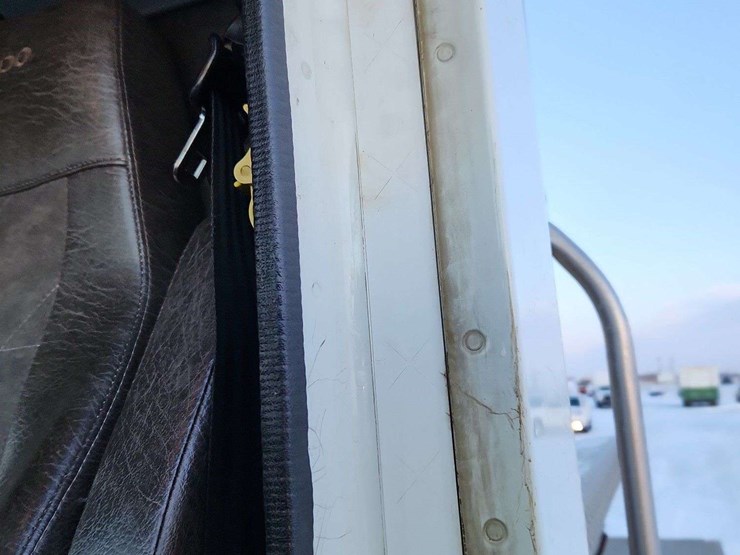 2011-freightliner-coronado-122-sd-image-36