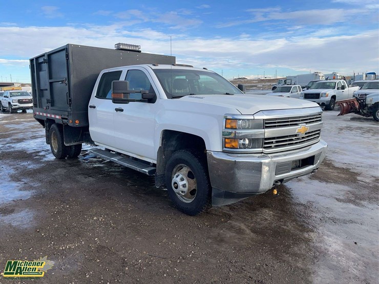 2015-chevrolet-silverado-3500hd-image-2